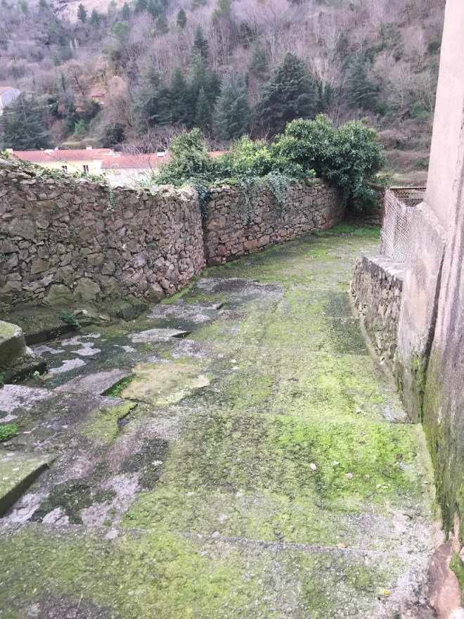 Which way to the Post Office. Oh down those stairs. Graissessac