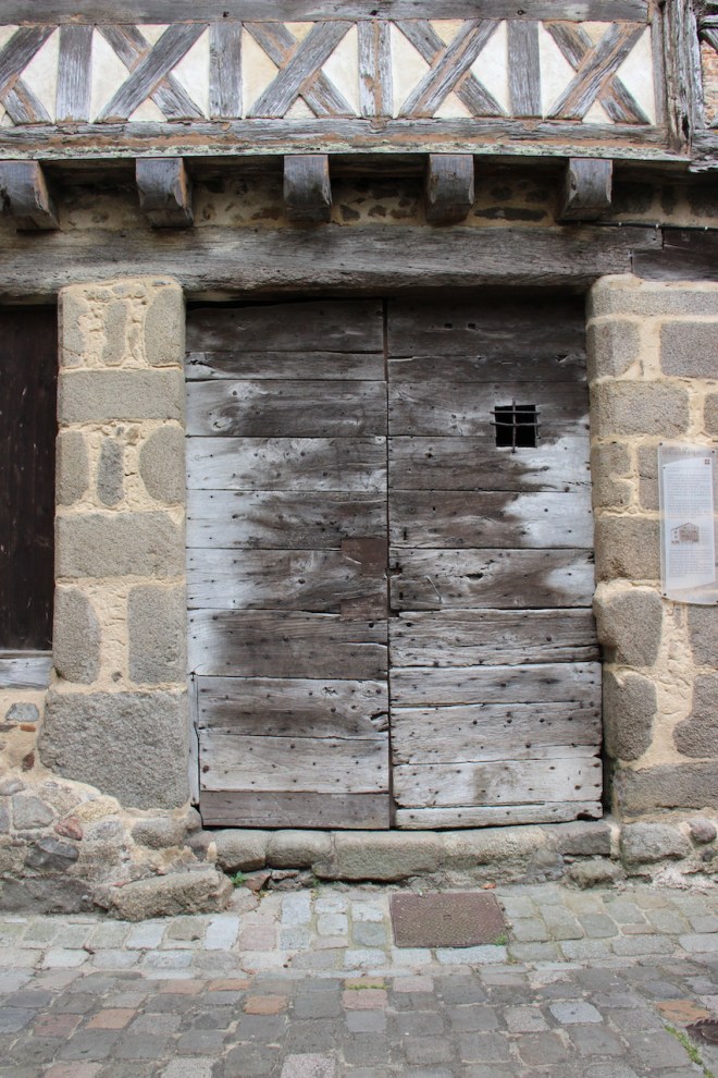 Door Confolens dated 1690
